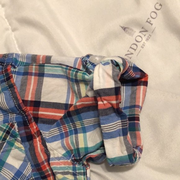 Old navy plaid button up size 3-6m - Picture 3 of 4